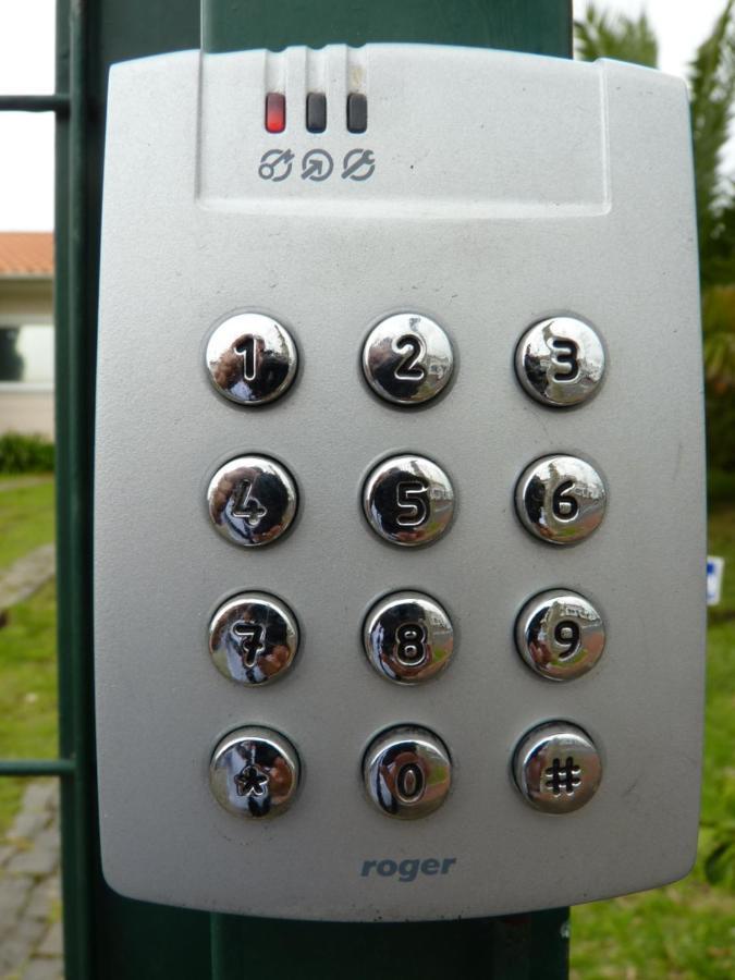 Azores Holidays House -b&b - - Self Check-in Keyboard Bed & Breakfast *