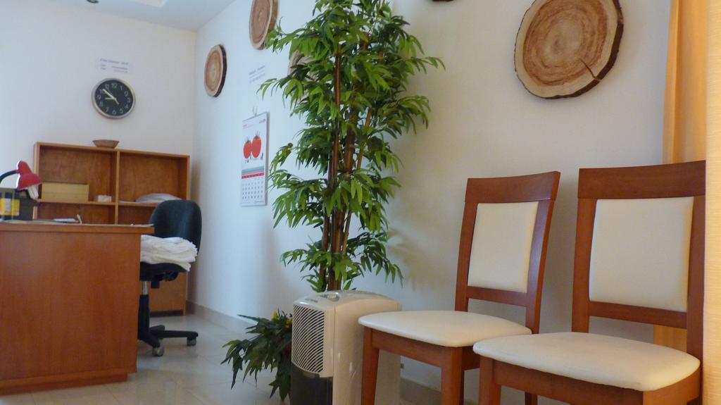 Couette-café Azores Holidays House -b&b - - Self Check-in Keyboard *