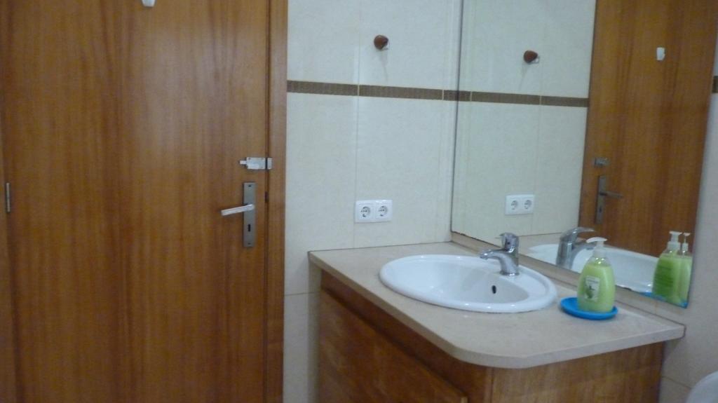 Bed & Breakfast Azores Holidays House -b&b - - Self Check-in Keyboard *