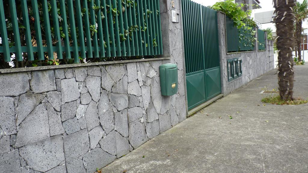 Azores Holidays House -b&b - - Self Check-in Keyboard *